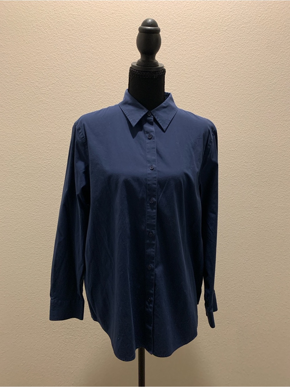 Jones New York Dark Navy Button-Up Dress Shirt (Size L)